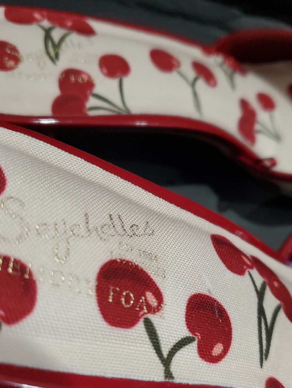 Seychelles red patent cherry print memory foam buckle strap kitten heels size 11 - Picture 13 of 13